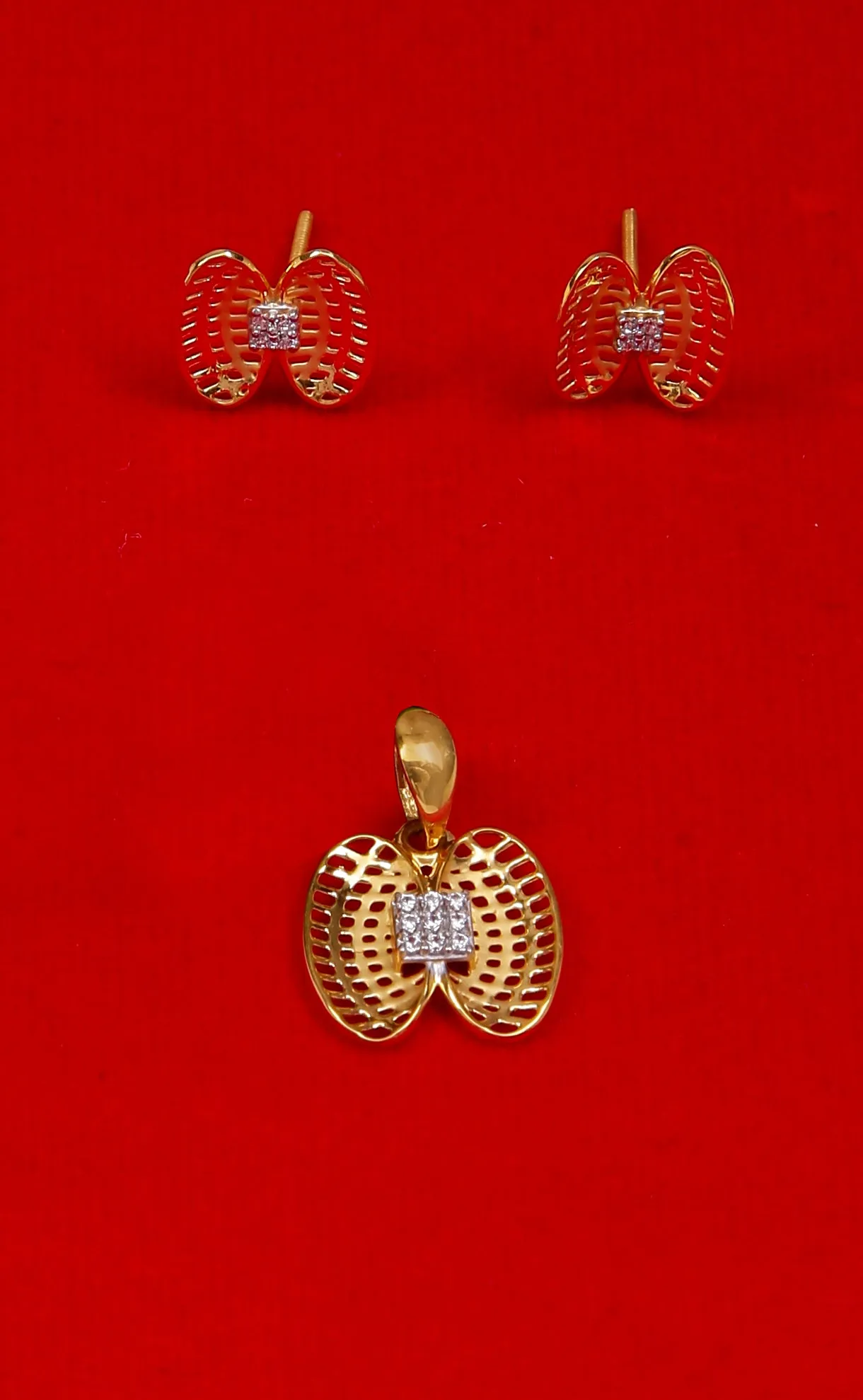 22 KT Designer Gold Pendant Set (D143)