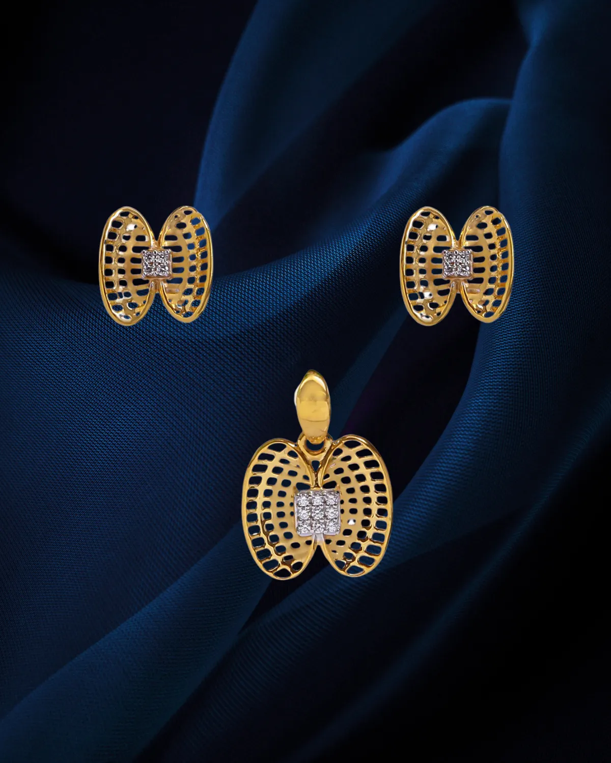 22 KT Designer Gold Pendant Set (D143)