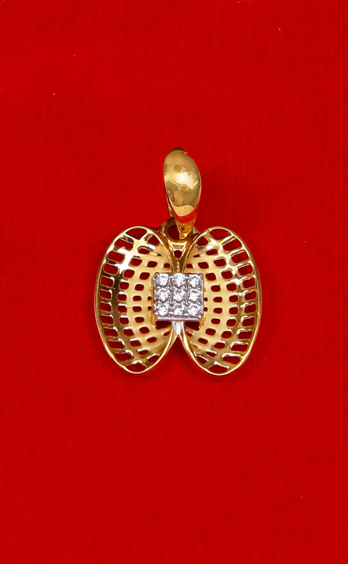 22 KT Designer Gold Pendant Set (D143)