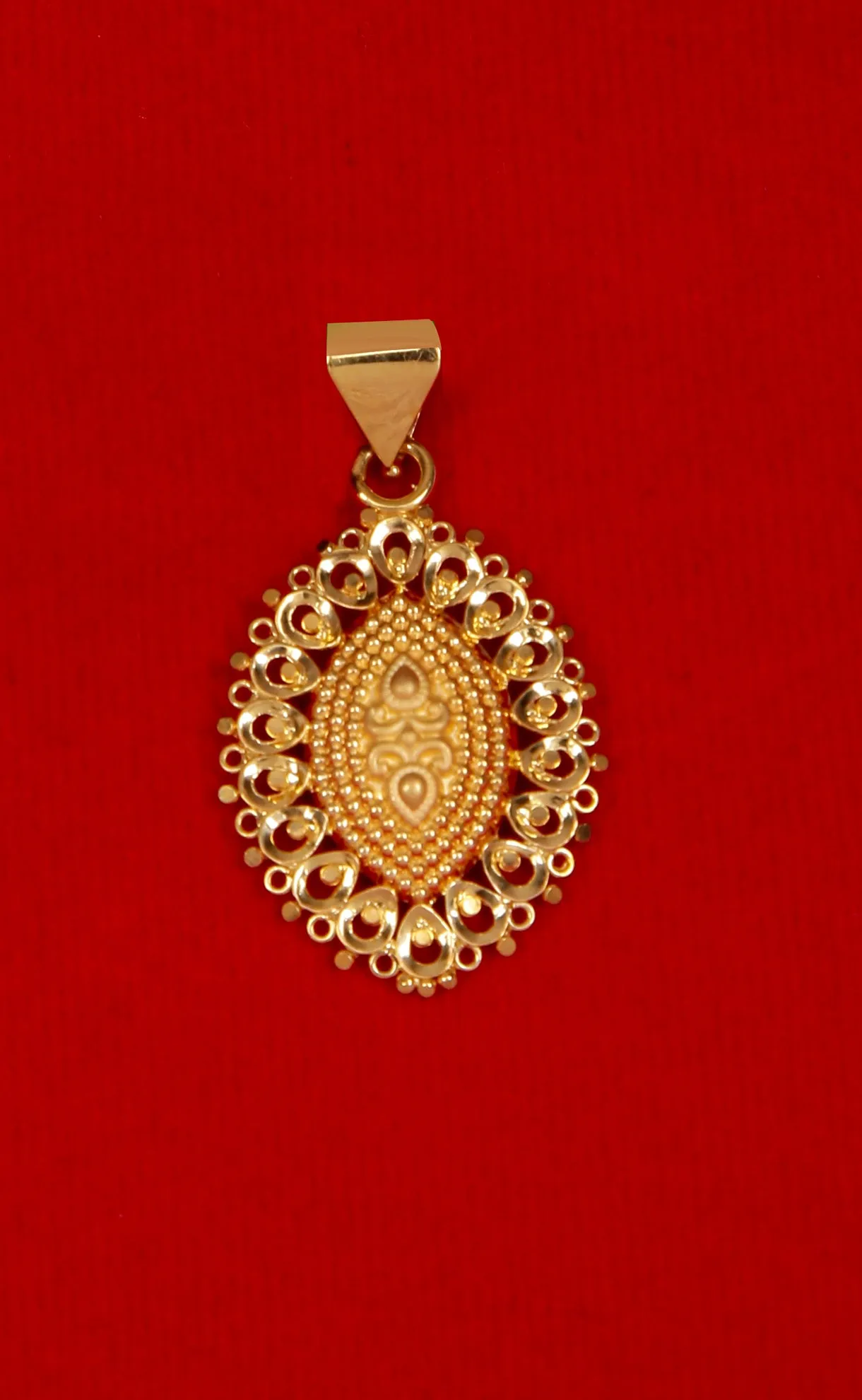 22 KT Designer Gold Pendant Set (D144)