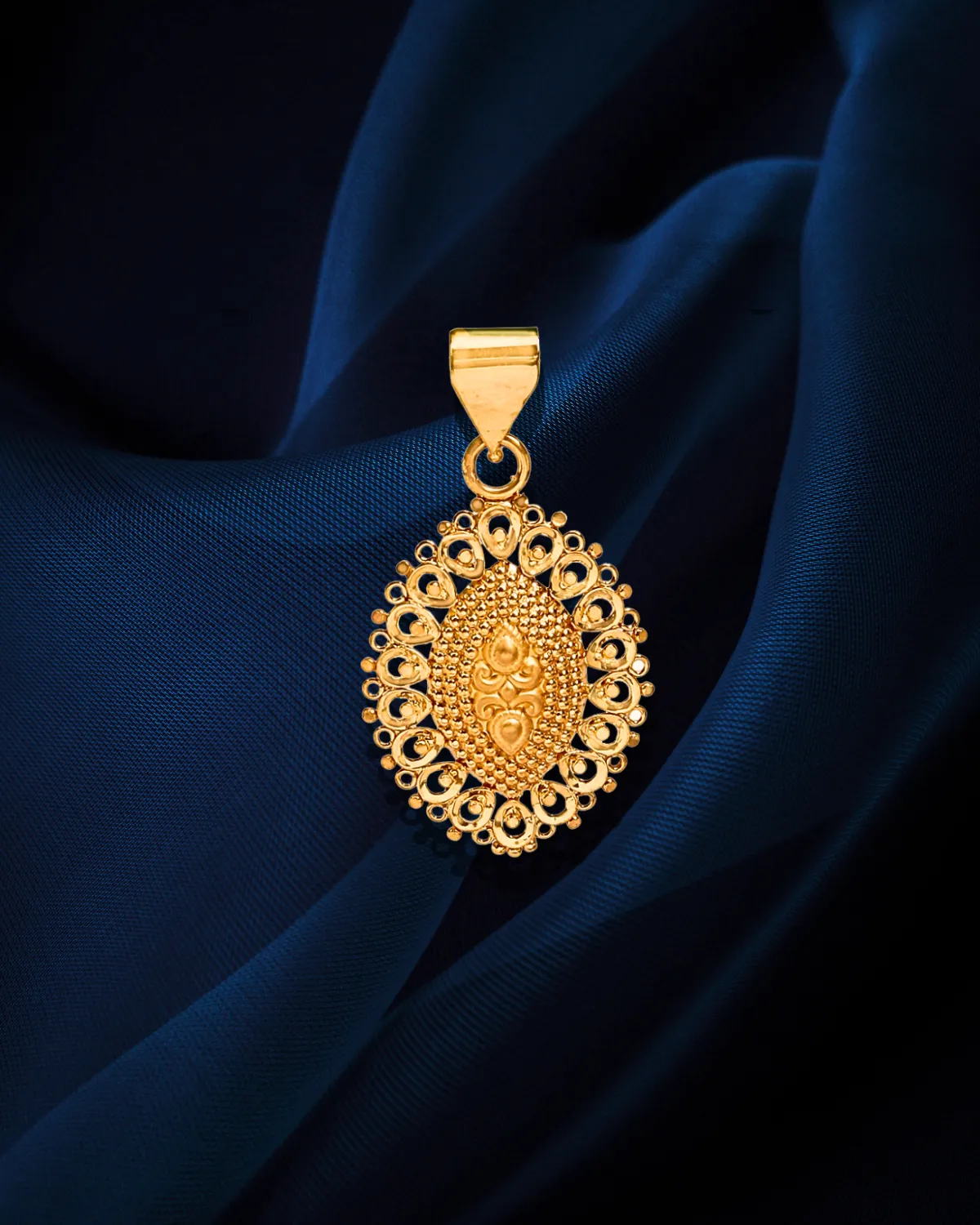 22 KT Designer Gold Pendant Set (D144)