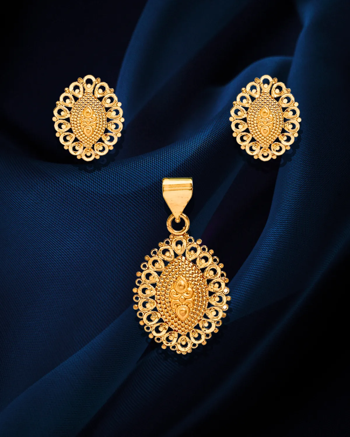 22 KT Designer Gold Pendant Set (D144)